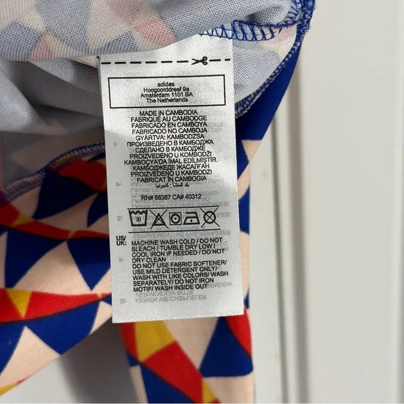 ❌ SOLD❌ Adidas x Farm Rio hoodie with tag - Picture 7 of 12